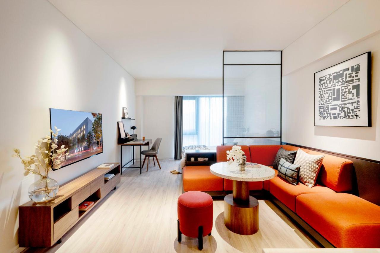 Base-Beijing Wangfujing Serviced Apartment- In Hutong &Bike Rental &Close To Forbidden City, Tian'Anmen Square &Subway Nearby &Free Coffee &Washing Machine,Kitchen &Restaurant Discount &English Speaking &High Speed Free Wifi Exterior photo