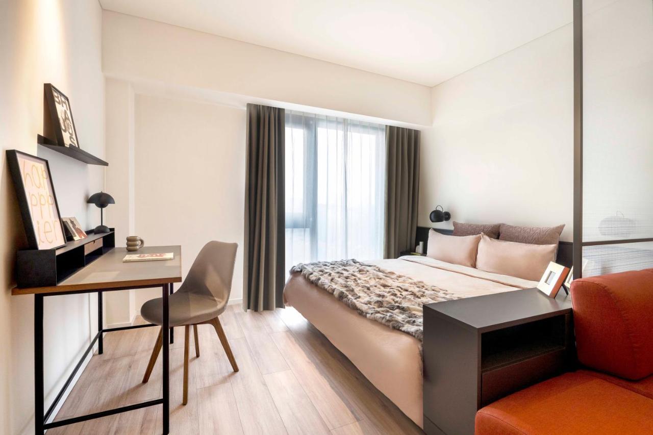 Base-Beijing Wangfujing Serviced Apartment- In Hutong &Bike Rental &Close To Forbidden City, Tian'Anmen Square &Subway Nearby &Free Coffee &Washing Machine,Kitchen &Restaurant Discount &English Speaking &High Speed Free Wifi Exterior photo Bedroom