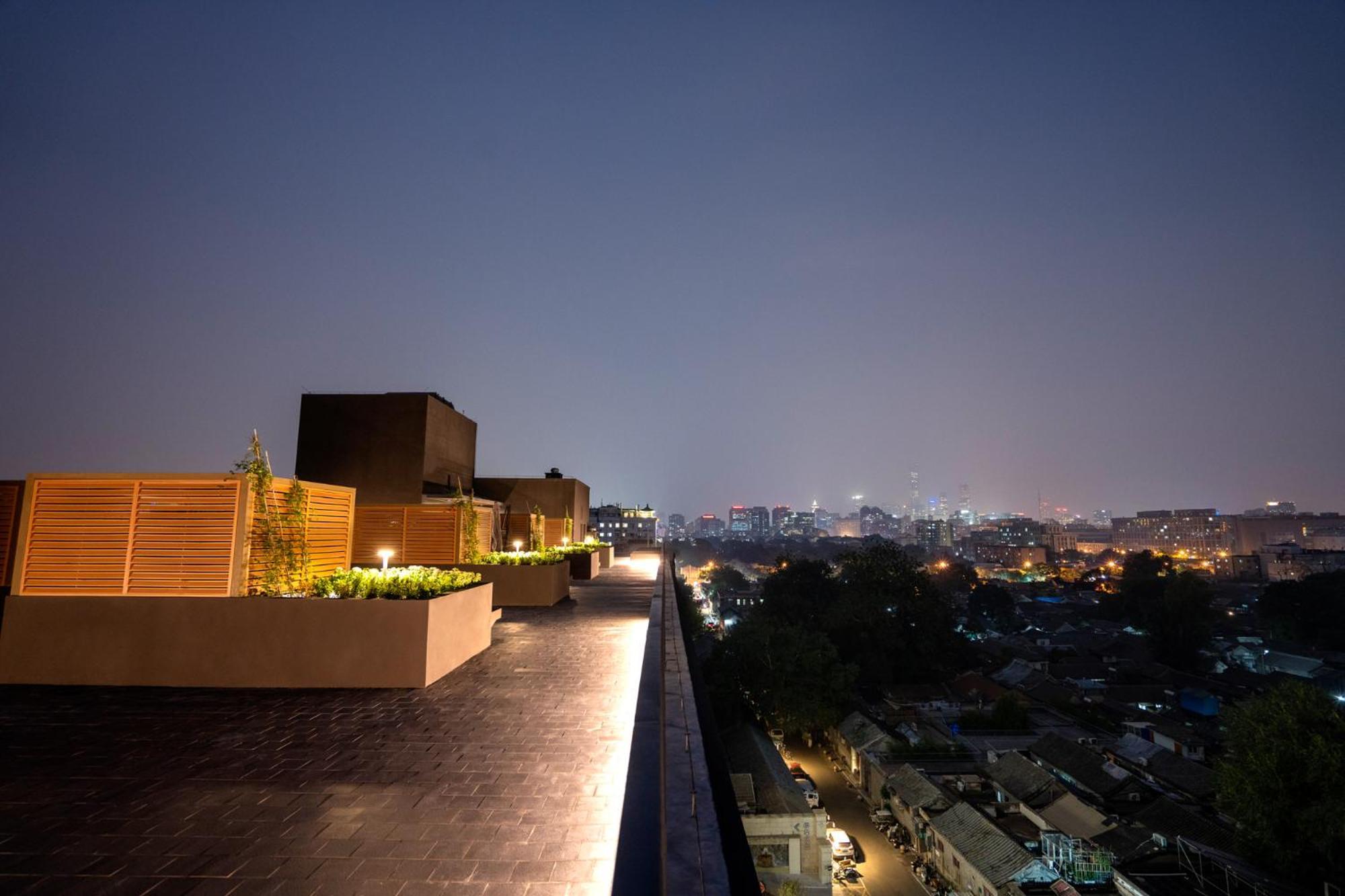 Base-Beijing Wangfujing Serviced Apartment- In Hutong &Bike Rental &Close To Forbidden City, Tian'Anmen Square &Subway Nearby &Free Coffee &Washing Machine,Kitchen &Restaurant Discount &English Speaking &High Speed Free Wifi Exterior photo View from the rooftop