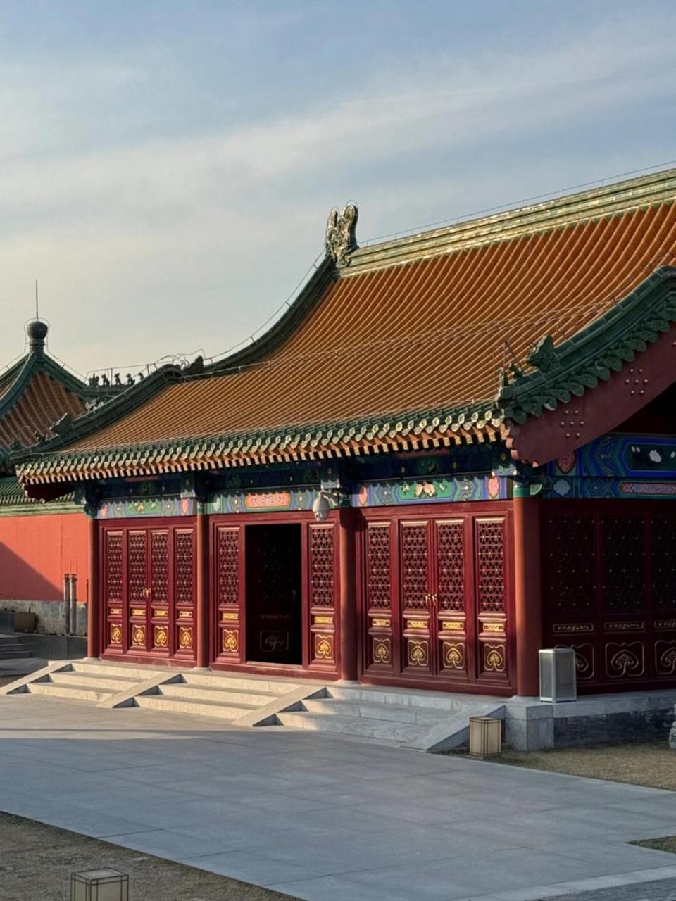Base-Beijing Wangfujing Serviced Apartment- In Hutong &Bike Rental &Close To Forbidden City, Tian'Anmen Square &Subway Nearby &Free Coffee &Washing Machine,Kitchen &Restaurant Discount &English Speaking &High Speed Free Wifi Exterior photo The gate of the temple
