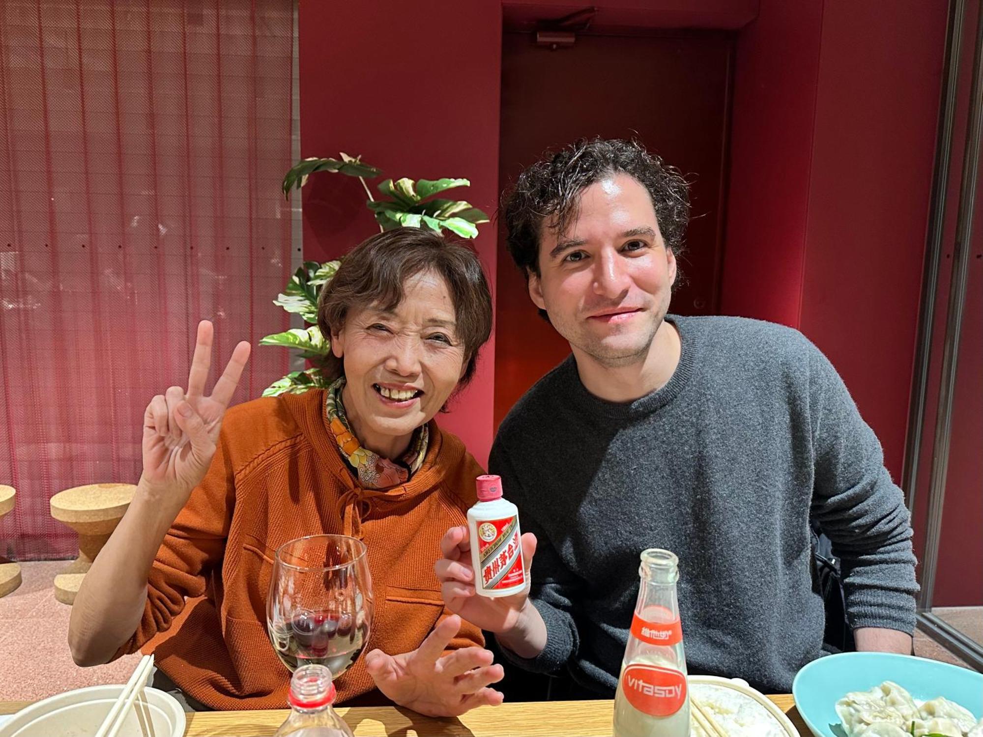 Base-Beijing Wangfujing Serviced Apartment- In Hutong &Bike Rental &Close To Forbidden City, Tian'Anmen Square &Subway Nearby &Free Coffee &Washing Machine,Kitchen &Restaurant Discount &English Speaking &High Speed Free Wifi Exterior photo Yoko Kanno and Rob Kaz