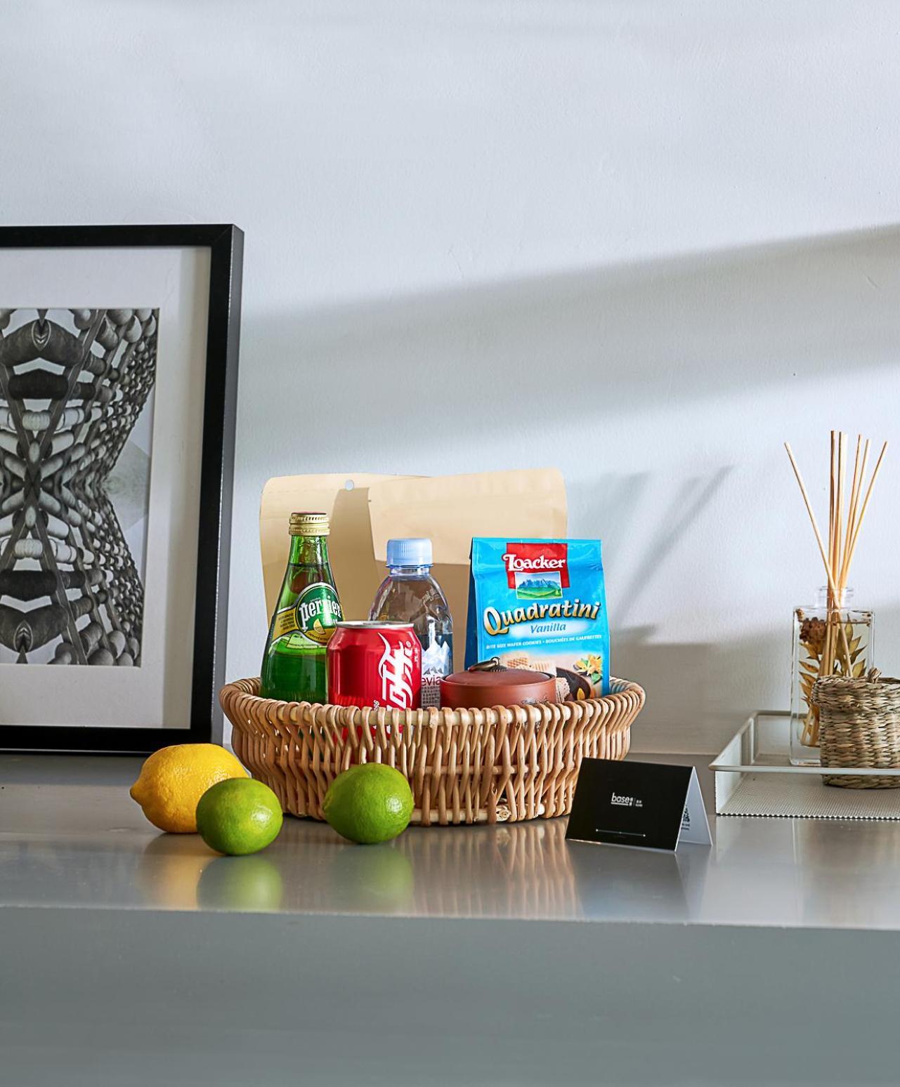 Base-Beijing Wangfujing Serviced Apartment- In Hutong &Bike Rental &Close To Forbidden City, Tian'Anmen Square &Subway Nearby &Free Coffee &Washing Machine,Kitchen &Restaurant Discount &English Speaking &High Speed Free Wifi Exterior photo